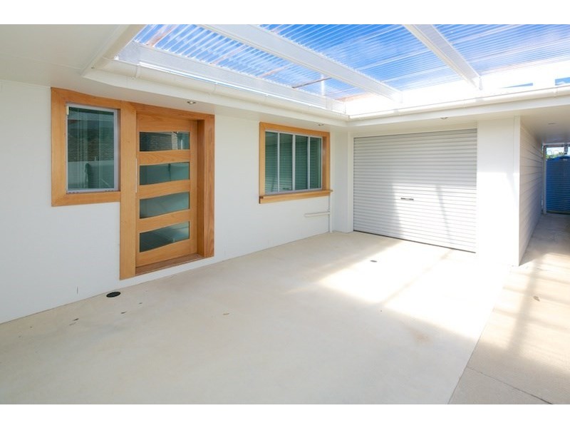 18 Vaggelas Crescent, Biggera Waters QLD 4216