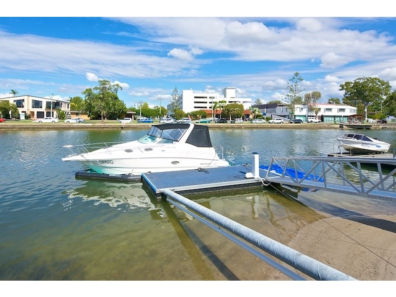 18 Vaggelas Crescent, Biggera Waters QLD 4216