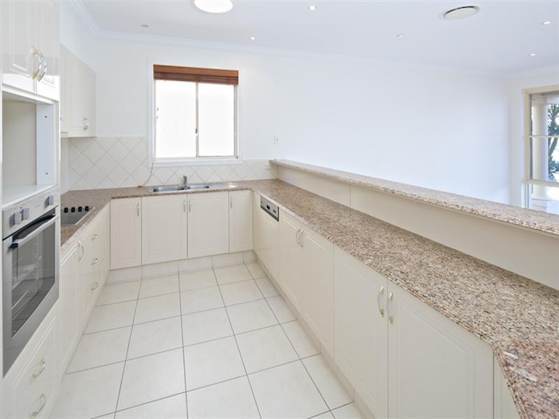 37 The Peninsula, Sovereign Islands QLD 4216