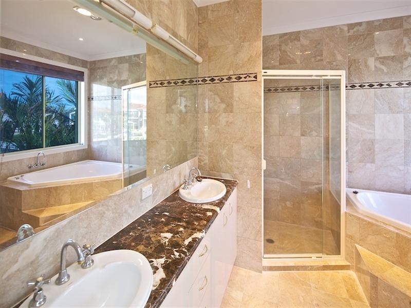 37 The Peninsula, Sovereign Islands QLD 4216