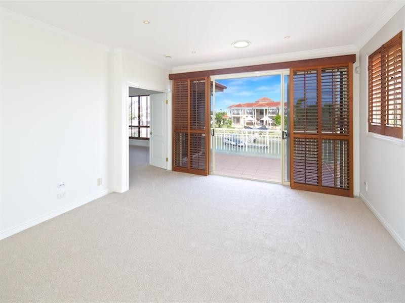 37 The Peninsula, Sovereign Islands QLD 4216