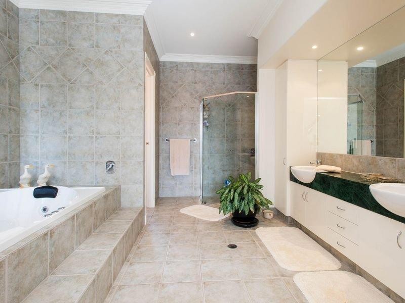 24 The Sovereign Mile, Sovereign Islands QLD 4216