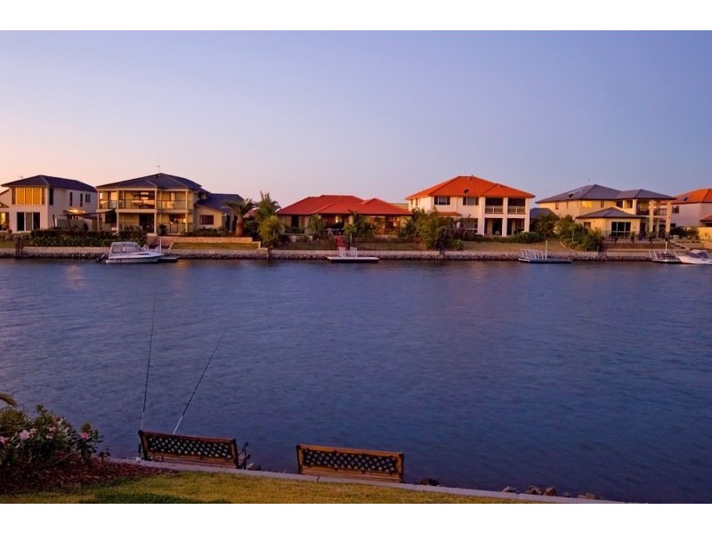 17 Sabrina Avenue, Hope Island QLD 4212