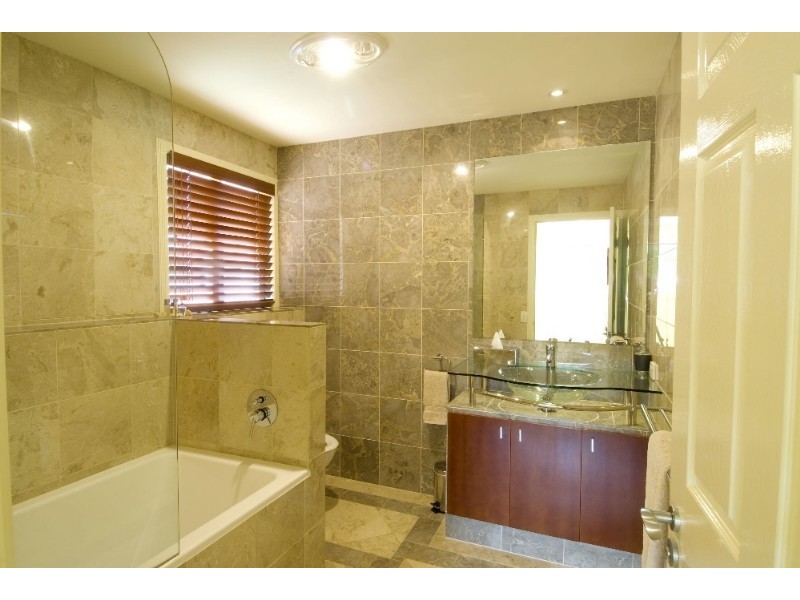 22-24 Nirvana Court, Runaway Bay QLD 4216