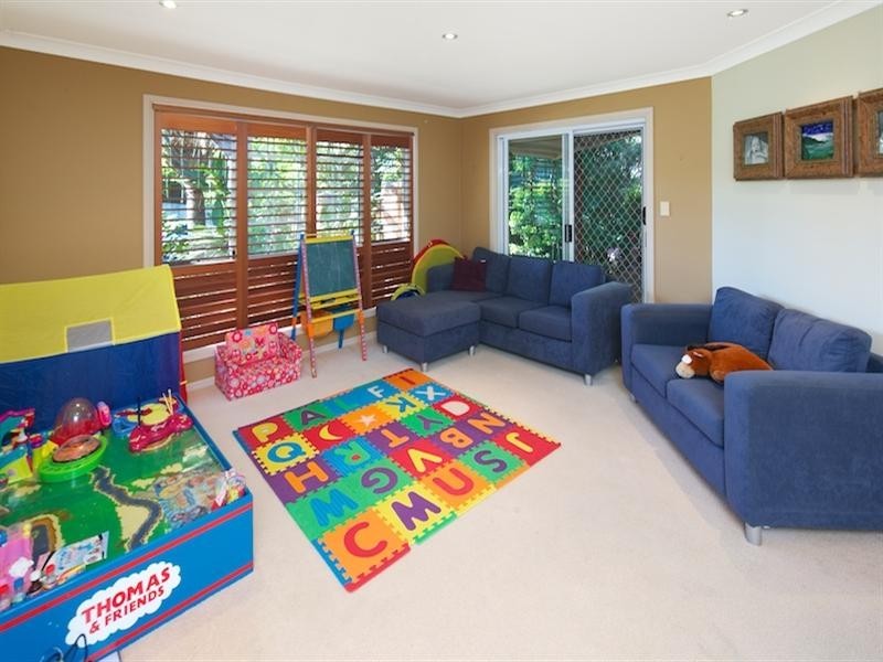 4 Santa Rosa Place, Parkwood QLD 4214