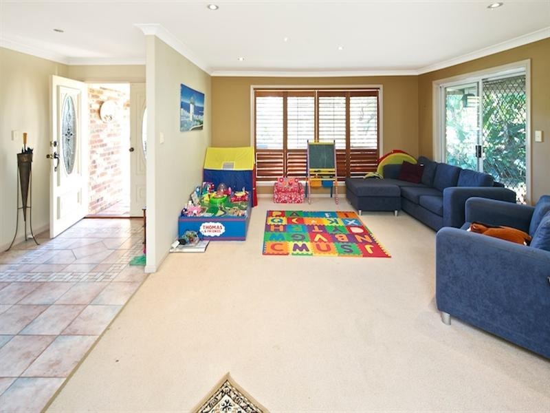 4 Santa Rosa Place, Parkwood QLD 4214