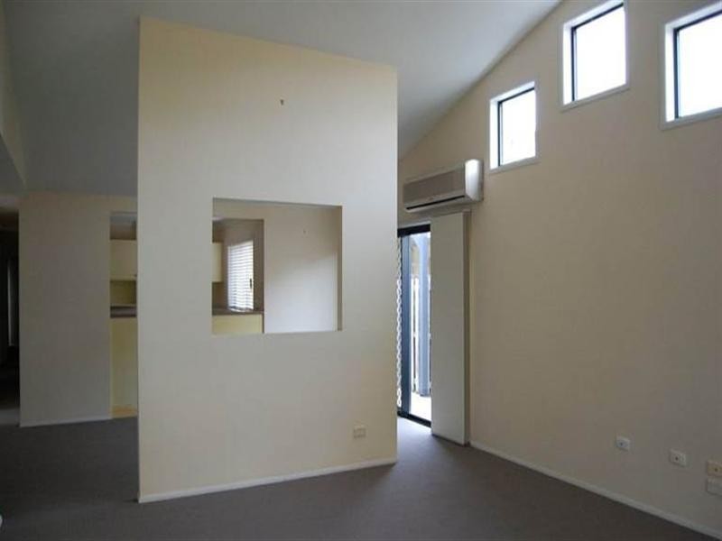 2/15 Lee Road, Runaway Bay QLD 4216