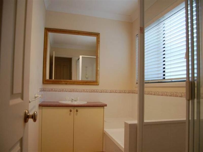 2/15 Lee Road, Runaway Bay QLD 4216