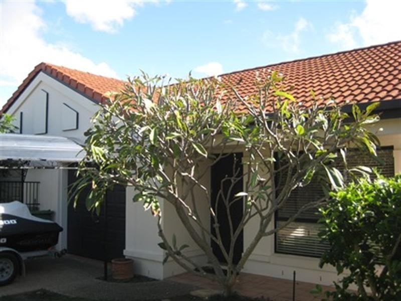 2/15 Lee Road, Runaway Bay QLD 4216