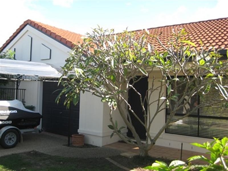 2/15 Lee Road, Runaway Bay QLD 4216