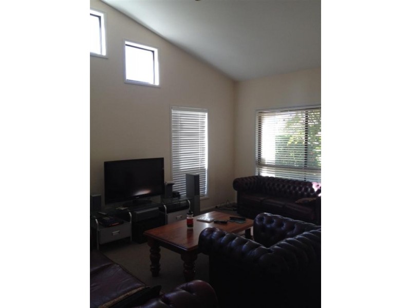 2/15 Lee Road, Runaway Bay QLD 4216