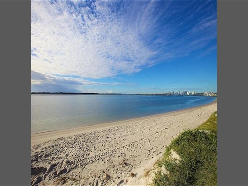 1/50 Bayview Street, Runaway Bay QLD 4216