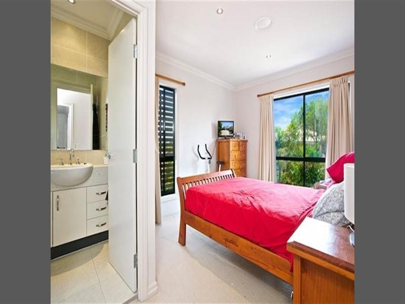 1/50 Bayview Street, Runaway Bay QLD 4216