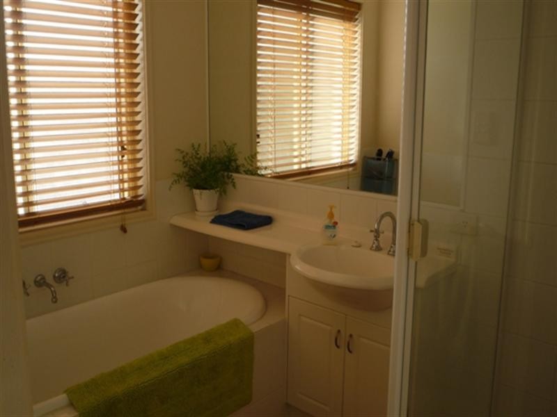 11 Redgum Place, Molendinar QLD 4214
