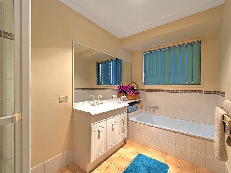 30 Dellwood Circuit, Molendinar QLD 4214