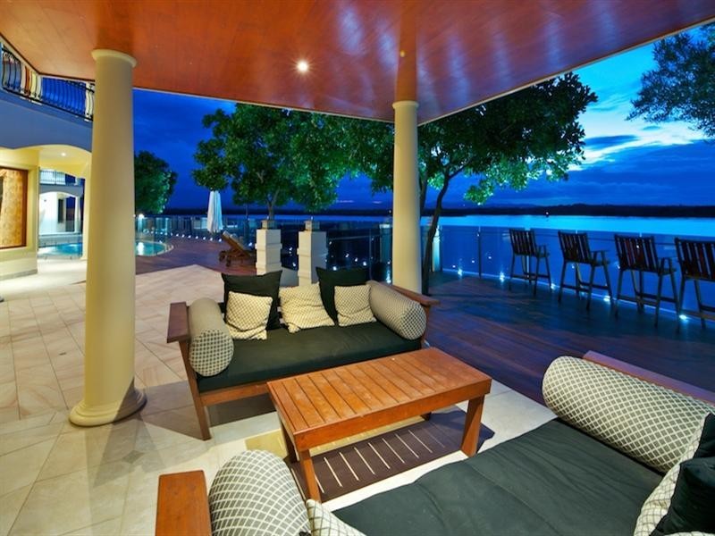 47-49 Knightsbridge Parade West, Sovereign Islands QLD 4216