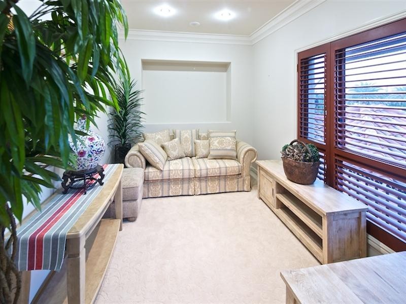 47-49 Knightsbridge Parade West, Sovereign Islands QLD 4216