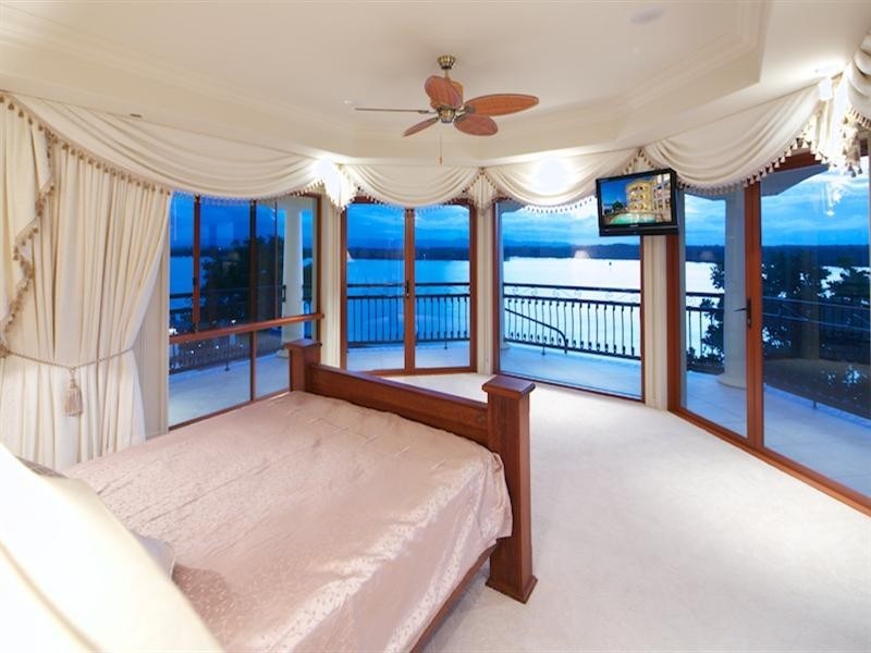 47-49 Knightsbridge Parade West, Sovereign Islands QLD 4216