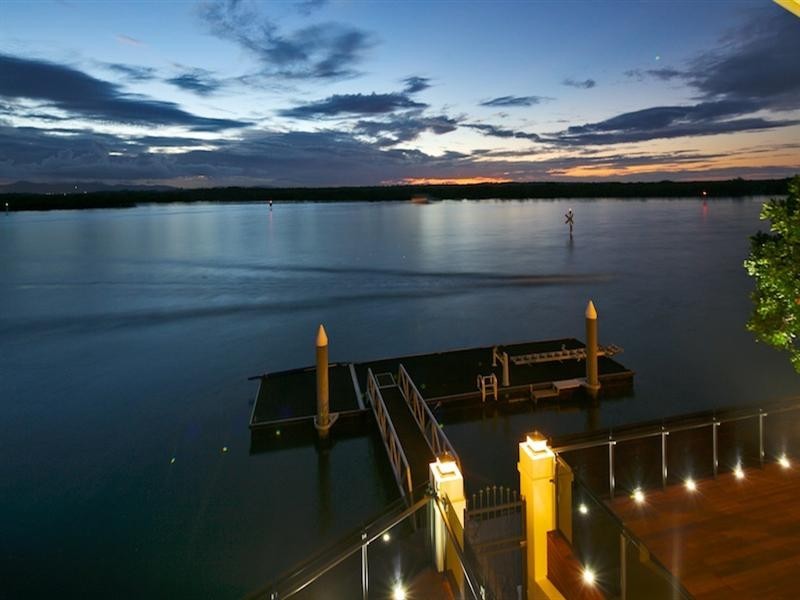 47-49 Knightsbridge Parade West, Sovereign Islands QLD 4216