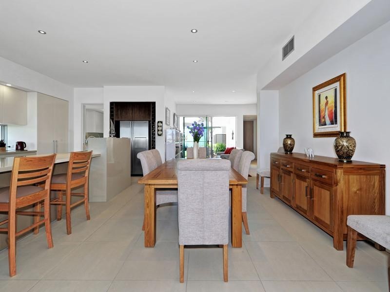 7527 Springfield Drive, Hope Island QLD 4212