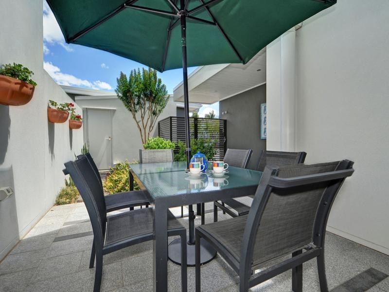 7527 Springfield Drive, Hope Island QLD 4212