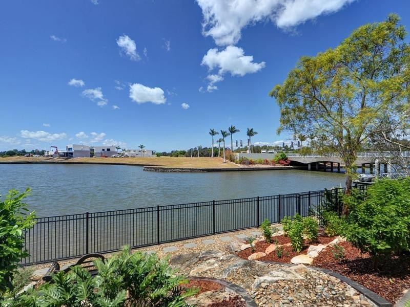 7527 Springfield Drive, Hope Island QLD 4212