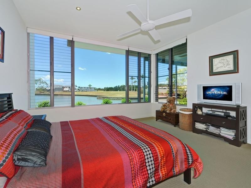 7527 Springfield Drive, Hope Island QLD 4212