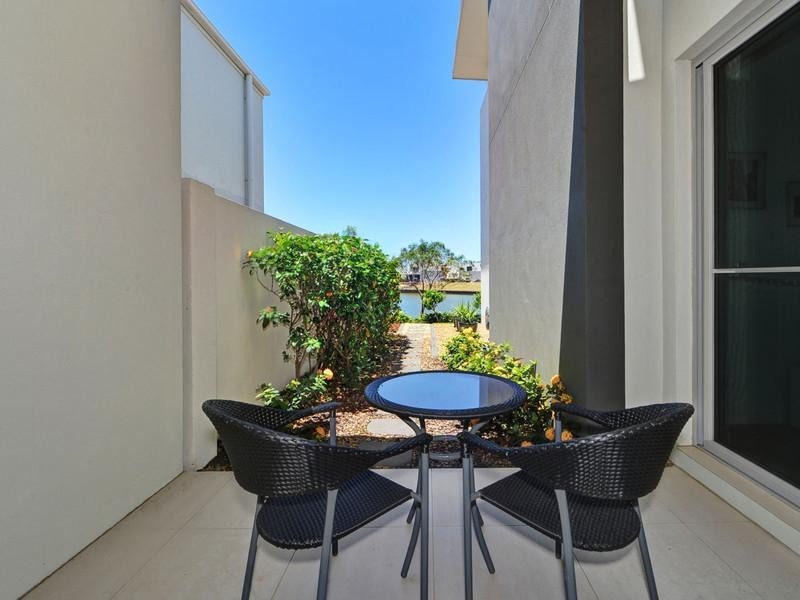 7527 Springfield Drive, Hope Island QLD 4212