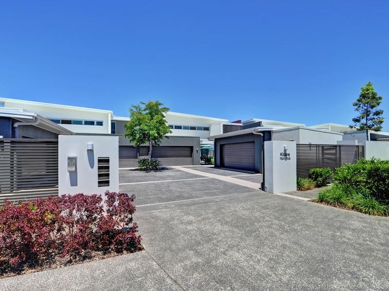 7527 Springfield Drive, Hope Island QLD 4212