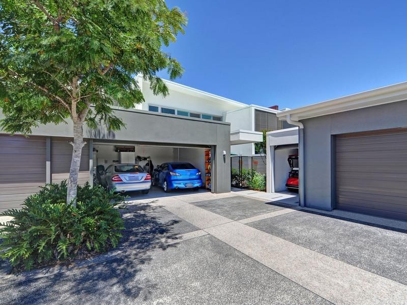 7527 Springfield Drive, Hope Island QLD 4212