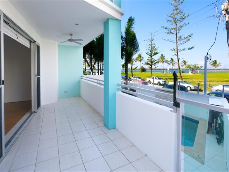 2/10 Oatland Esplanade, Runaway Bay QLD 4216