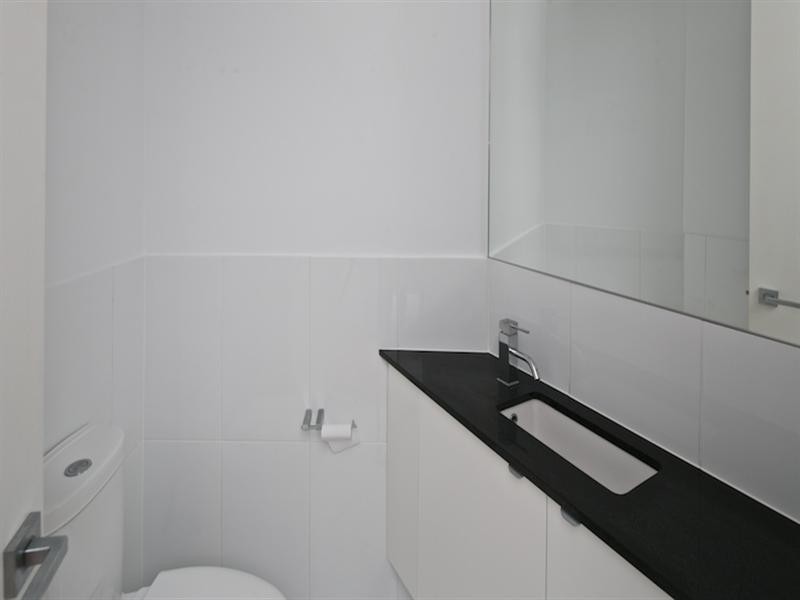 2/10 Oatland Esplanade, Runaway Bay QLD 4216