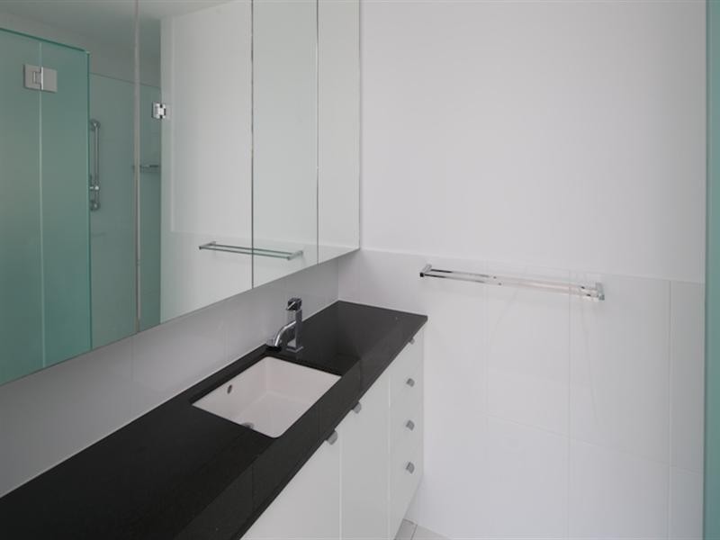 2/10 Oatland Esplanade, Runaway Bay QLD 4216