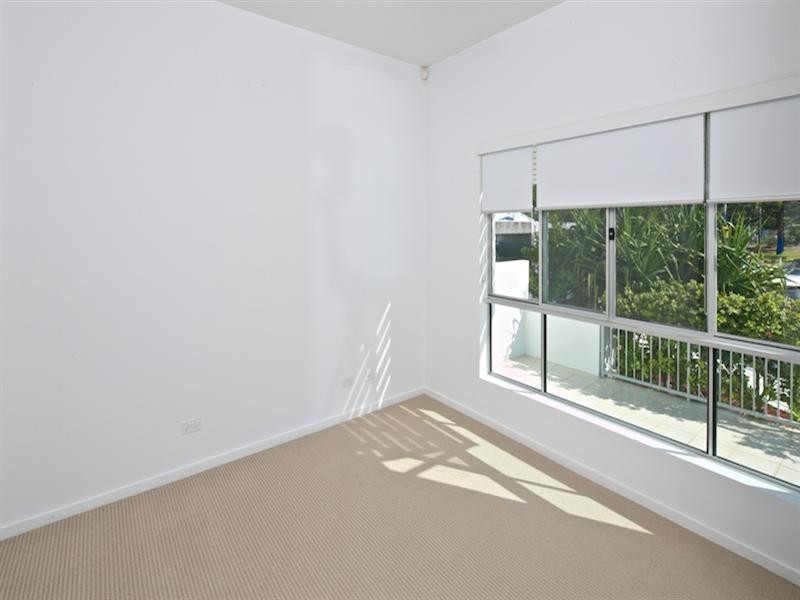2/10 Oatland Esplanade, Runaway Bay QLD 4216