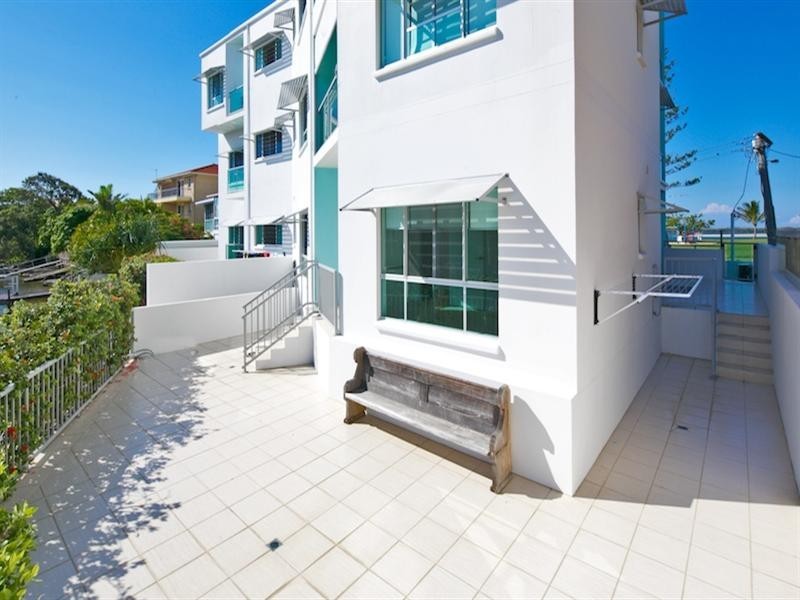 2/10 Oatland Esplanade, Runaway Bay QLD 4216