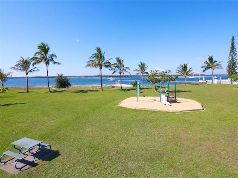 2/10 Oatland Esplanade, Runaway Bay QLD 4216