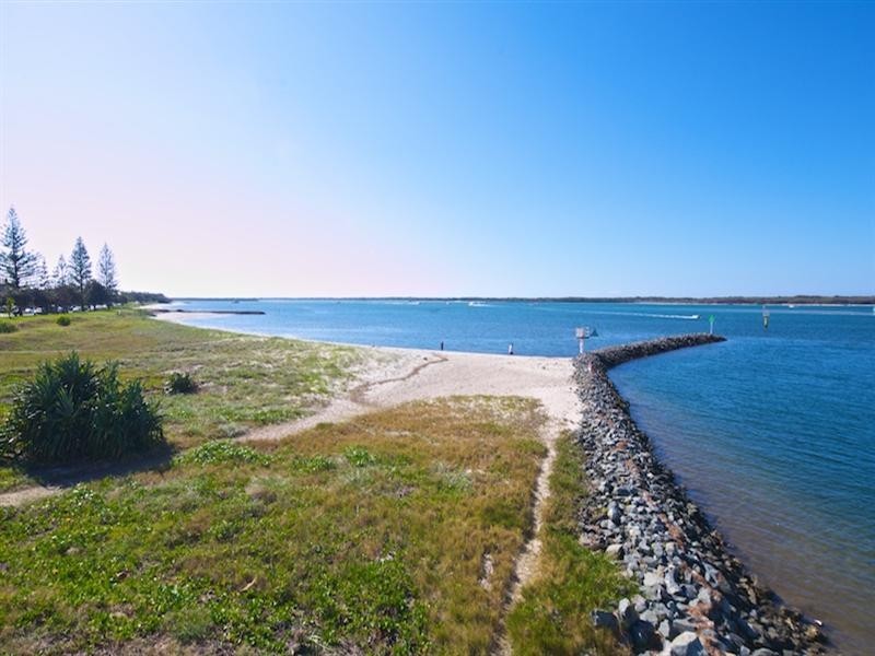 2/10 Oatland Esplanade, Runaway Bay QLD 4216