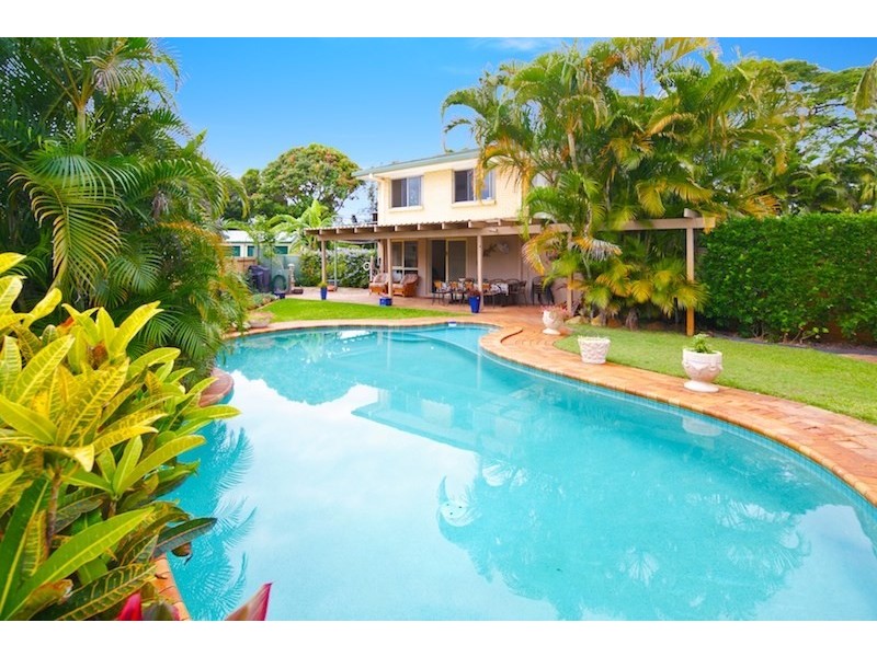 9 Deagon Drive, Runaway Bay QLD 4216