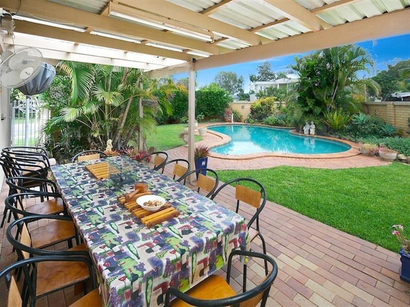 9 Deagon Drive, Runaway Bay QLD 4216