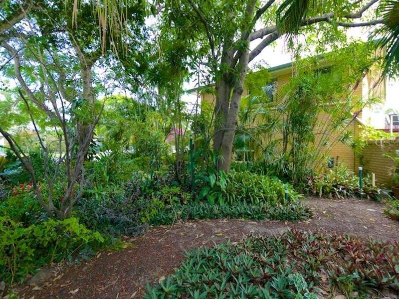 9 Deagon Drive, Runaway Bay QLD 4216