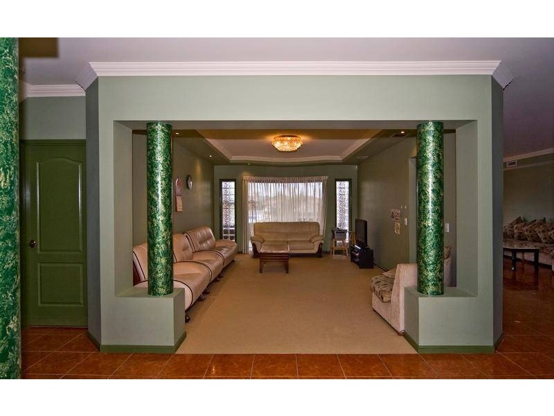 6 Smugglers Place, Runaway Bay QLD 4216