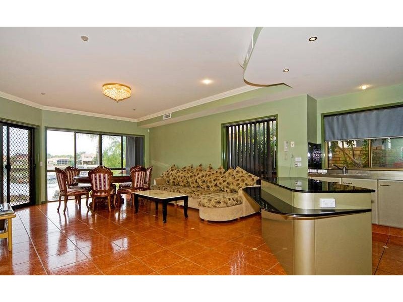 6 Smugglers Place, Runaway Bay QLD 4216