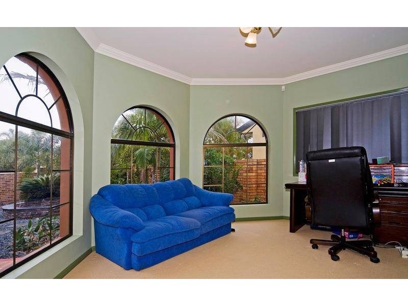 6 Smugglers Place, Runaway Bay QLD 4216