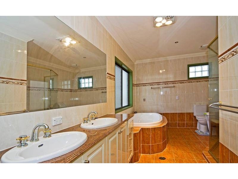 6 Smugglers Place, Runaway Bay QLD 4216