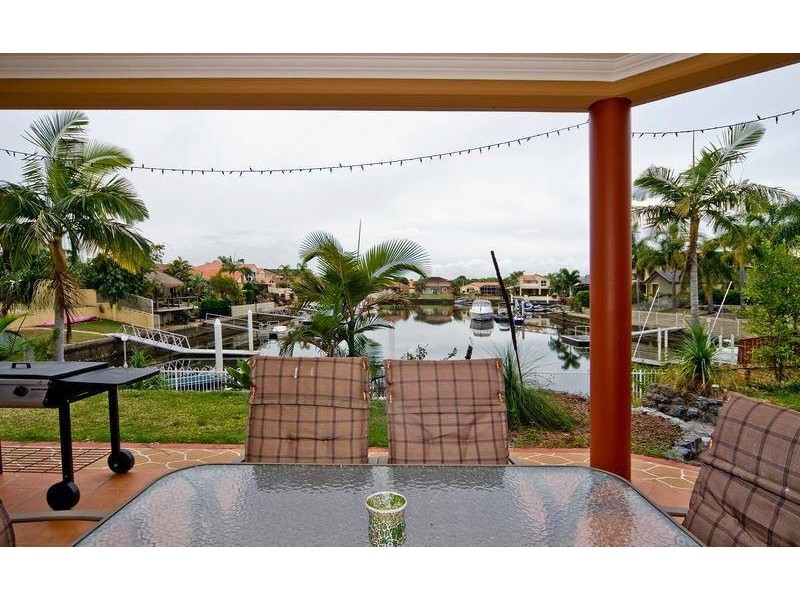 6 Smugglers Place, Runaway Bay QLD 4216