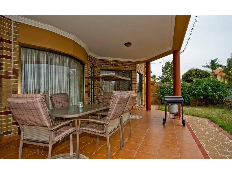 6 Smugglers Place, Runaway Bay QLD 4216