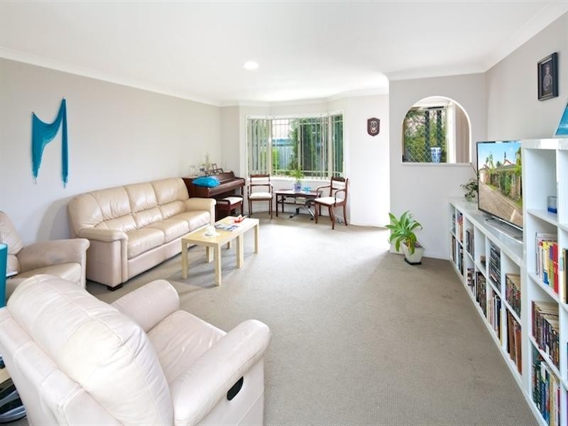 2/423 Oxley Drive, Runaway Bay QLD 4216