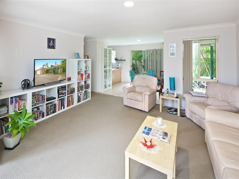 2/423 Oxley Drive, Runaway Bay QLD 4216