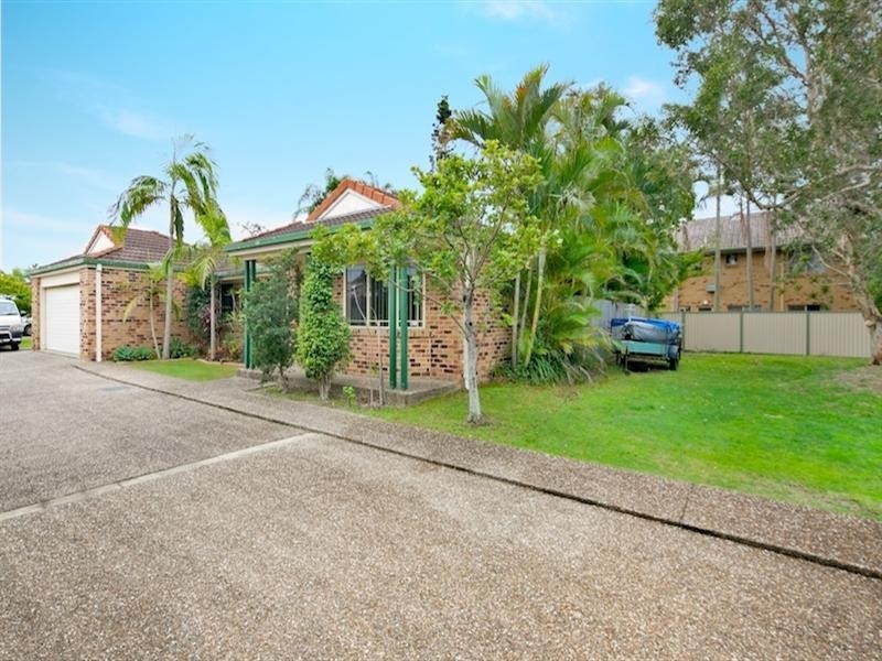 2/423 Oxley Drive, Runaway Bay QLD 4216