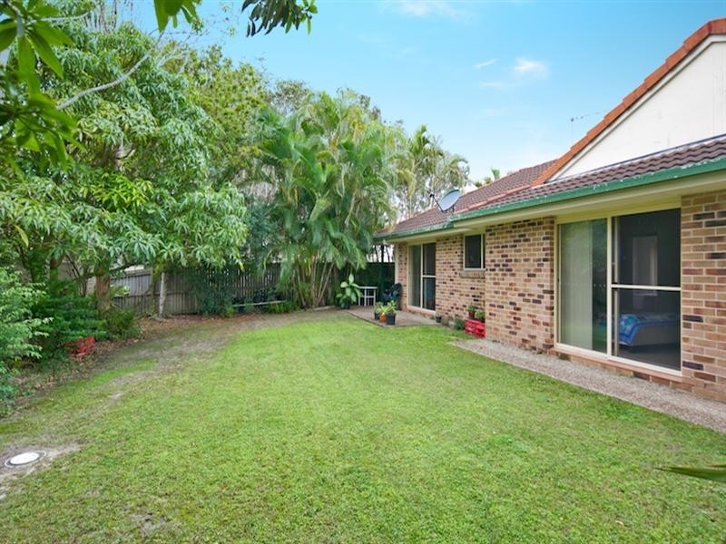 2/423 Oxley Drive, Runaway Bay QLD 4216